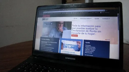 La devolución es aprobada por la Tesorería General de la República.