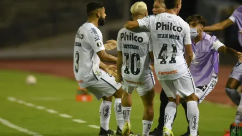 Yeferson Soteldo marcó un auténtico golazo para que Santos avanzara en Copa Libertadores