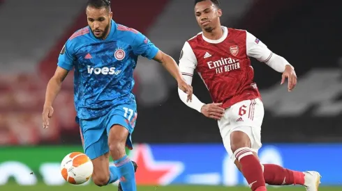 Arsenal pierde contra Olympiakos, pero avanza en Europa League.
