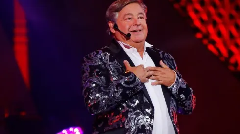 el comediante vende un multivitamínico que ayuda a controlar los estados nerviosos.