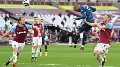 Lacazette anotó el gol de la tranquilidad para el Arsenal