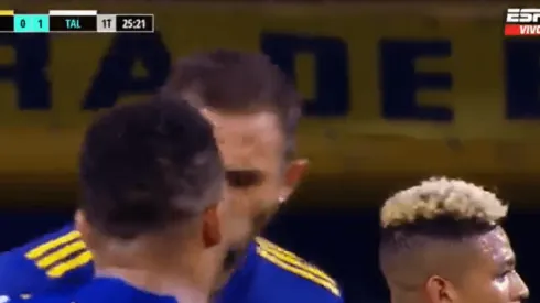 Frank Fabra y Carlos Izquierdoz se pelearon en pleno partido de Boca Juniors.