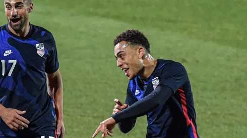 Sergiño Dest celebró su primer gol con la camiseta de Estados Unidos.