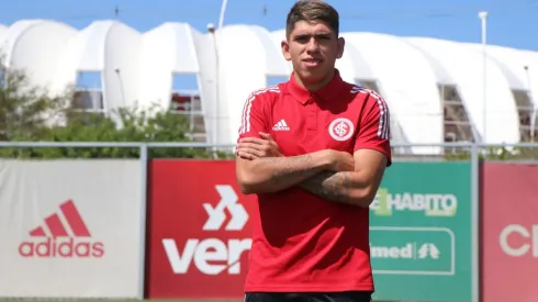 Carlos Palacios firmó su contrato con Inter de Porto Alegre la semana pasada.