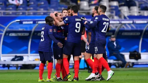 Les Bleus tropezó en su estreno pero todos su rivales siguen cerca. Un triunfo frente a Kazajistán es crucial.