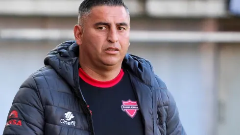 El entrenador criticó duramente el estadio de la cancha del estadio Nelson Oyarzún.