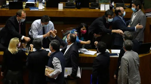 Cámara aprueba Bono Clase Media y Préstamo Solidario