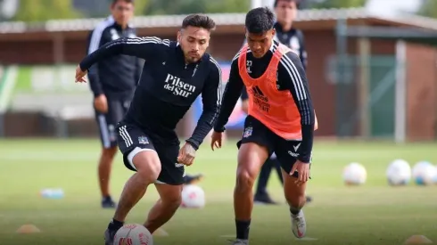 Daniel Gutiérrez marcando a Marcos Bolados en la pretemporada de Colo Colo.