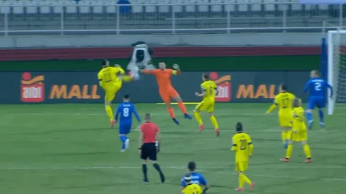 Zlatan Ibrahimovic se lució con una asistencia de taco en el gol de Suecia.