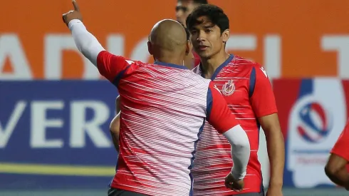 La dupla de Humberto Suazo y Matías Fernández ofreció muy poco ante Audax Italiano