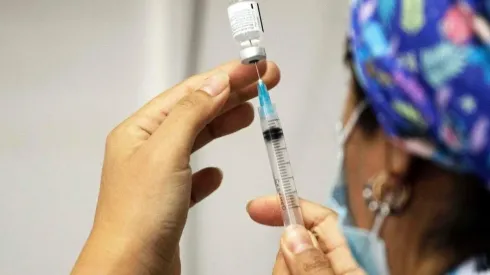 Este martes se vacunarán personas de 54 y 55 años, además de otros grupos objetivos.