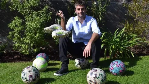 Rosende cuelga los botines