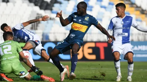 Cecilio Waterman no pudo marcar su primer gol con Everton