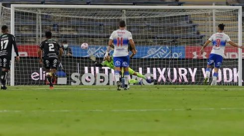 El Toro marcó de penal a los 27'.