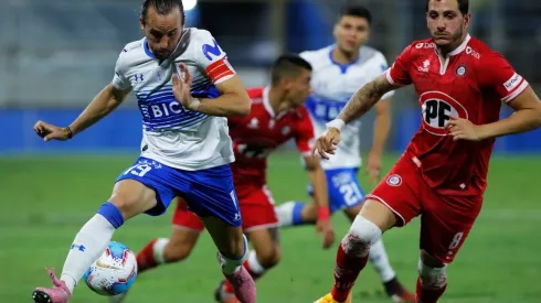 Universidad Católica y Unión La Calera llegan al sorteo de la fase de grupos de la Copa Libertadores como campeón y subcampeón del fútbol chileno, respectivamente