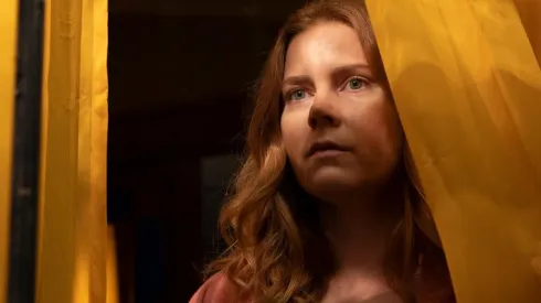 Amy Adams interpreta a una psicóloga agorafóbica en "La Mujer en la Ventana".