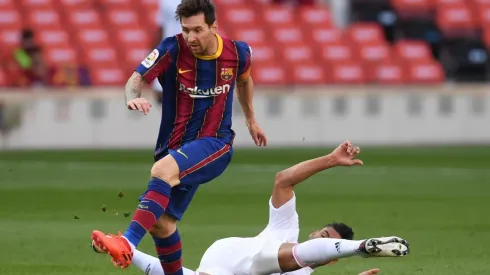 Real Madrid y Barcelona protagonizan este sábado un nuevo clásico del fútbol español, el que será seguido, sin duda, por todo el mundo.