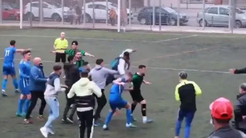 Barristas y jugadores se enfrentan en la tercera división catalana