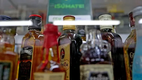 Conoce si el alcohol es compatible con la inmunización contra el Covid-19