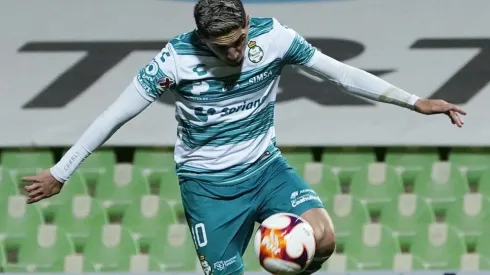 Diego Valdés protagoniza polémico video de fiesta en pandemia.