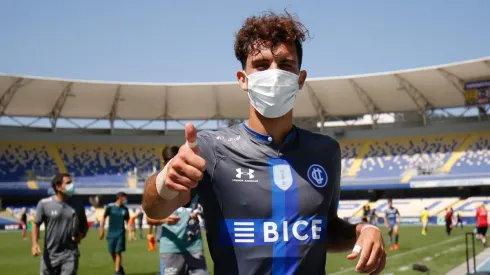 Ignacio Saavedra con una mascarilla en Universidad Católica
