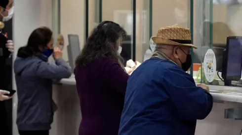 La gratificación es para mayores de 65 años cumplidos hasta el 1 de mayo.