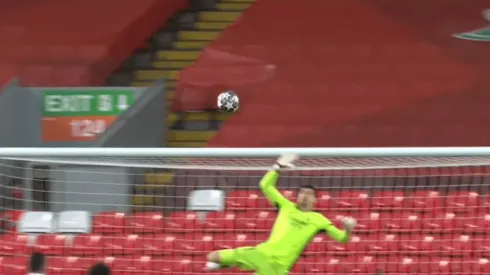 Thibaut Courtois se lució con par de paradones.