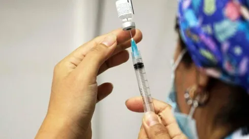 Este viernes 16 de abril se inoculará a rezagados mayores de 48 años.