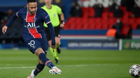 El brasileño aún no decide si renovar contrato con el PSG.