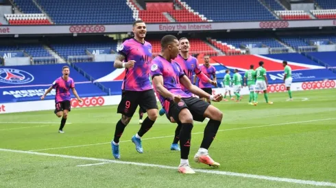 Mbappé marcó un doblete