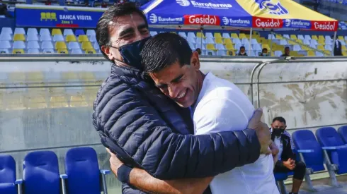 Barroso saluda a Quinteros en el duelo entre Everton y Colo Colo