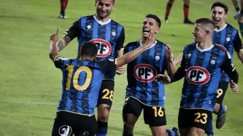 Huachipato viene envalentonada tras derrotar en un partidazo a Ñublense por el campeonato Nacional.