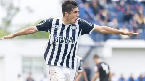 Favio Cabral tiene 19 años y es uno de los grandes goleadores vigentes de las divisiones menores del fútbol argentino