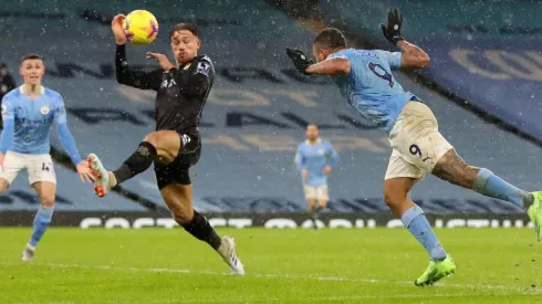 El City visita al Aston Villa que todavía tiene credenciales para clasificar a una copa internacional.