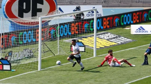 Esteban Paredes es el máximo goleador albo ante los universitarios.