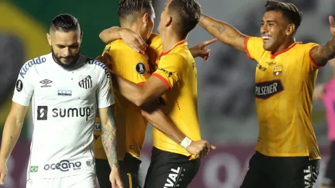 Barcelona dio el golpe y venció a Santos a domicilio en el debut por la fase de grupos de Copa Libertadores.