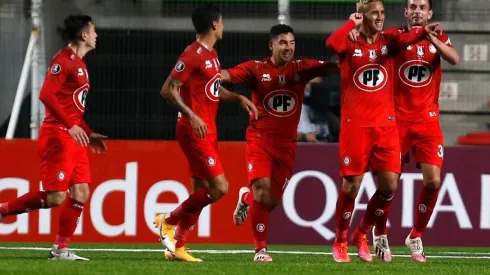Vilches celebrando la anotación de La Calera sobre Liga de Quito.