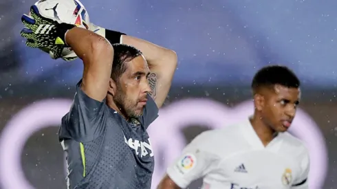 Claudio Bravo fue figura del Betis en el empate contra Real Madrid por La Liga.