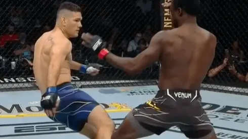 Weidman lanzó una patada que le fracturó la pierna