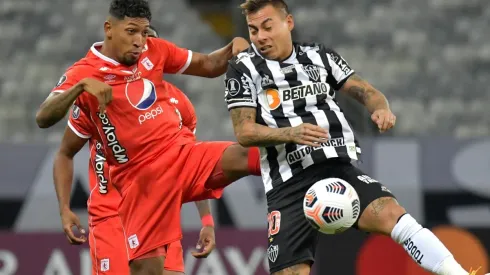 Eduardo Vargas fue titular ante América Cali en sufrido triunfo de Atlético Mineiro.