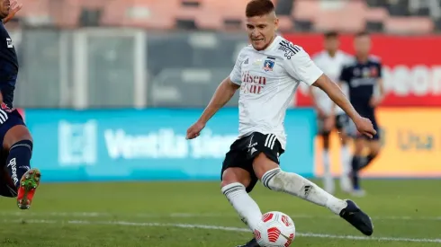 Leonardo Gil anotó su segundo gol por Colo Colo ante Universidad de Chile, luego de anotarle en su debut a Universidad Católica