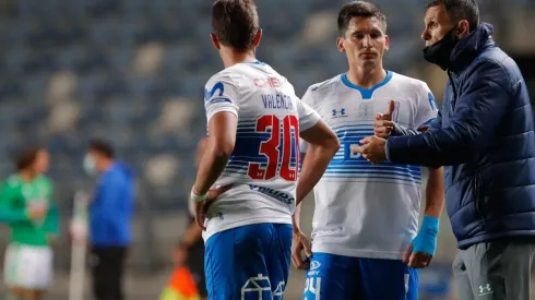 Gustavo Poyet recibe todo el apoyo de su amigo Gianfranco Zola.