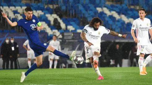 El capitán Marcelo intentando un shoot frente al Chelsea