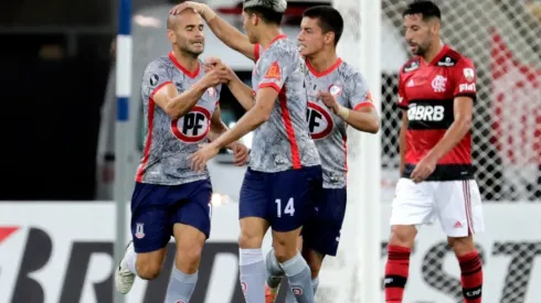 Sacha Sáez le cambia la cara a La Calera contra Flamengo con el gol del 2-1 parcial.