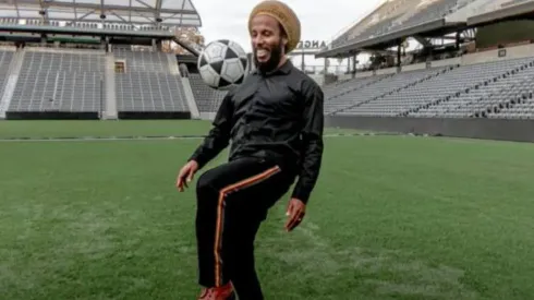 Bob Marley recibirá un gesto de cariño del Ajax, debido a que su hinchada entona antes de los encuentros una de sus clásicas canciones.