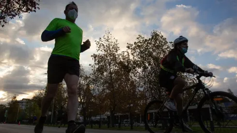 Existen diferentes lugares para hacer deporte al aire libre en Santiago.