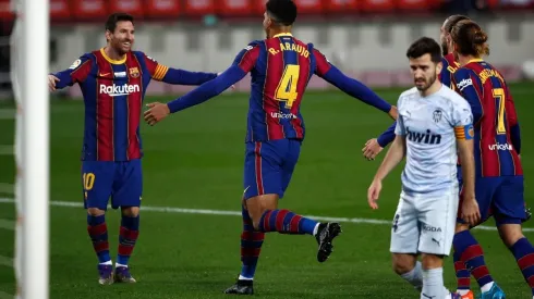 Barcelona y Valencia igualaron a dos goles en el duelo de la primera rueda de La Liga.