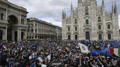 Miles de hinchas repletaron las calles de Milán