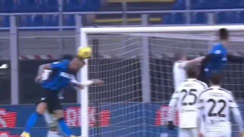 Arturo Vidal salta más que nadie y bate la portería de la Juventus en el gol del Inter más gritado de la temporada