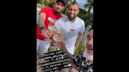 Arturo Vidal no tardó en celebrar como se debe la novena liga que obtiene en sus últimos diez años en Europa. Impresionante lo del King